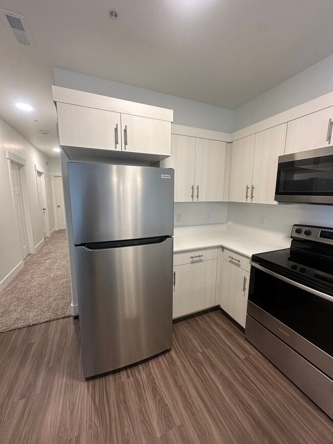 Building Photo - BRAND NEW CONDO