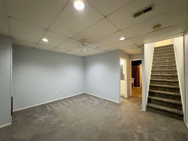 Building Photo - Charming 2 Bedroom/2 Bathroom Townhome in ...