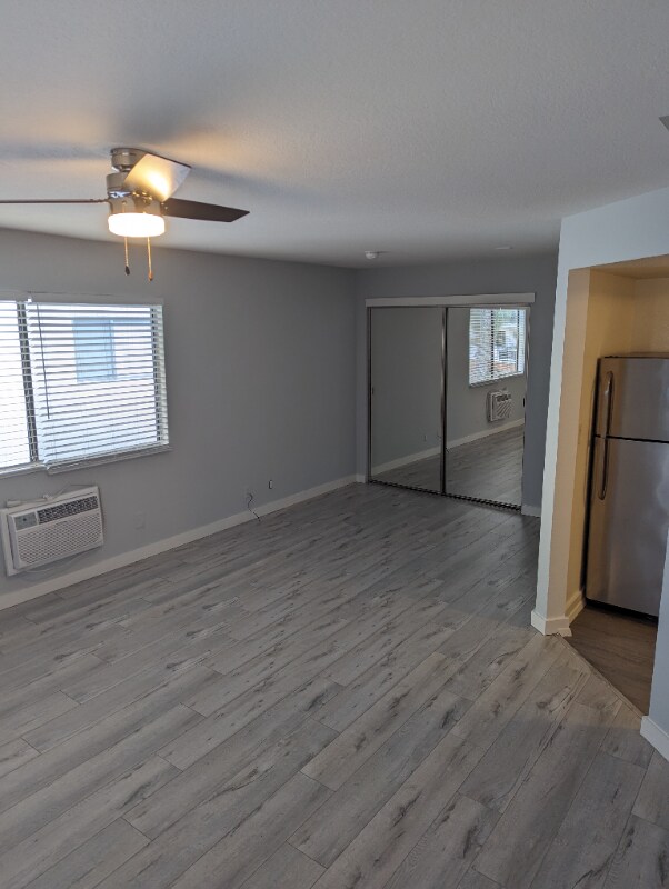 Building Photo - 7014 Lanewood Ave