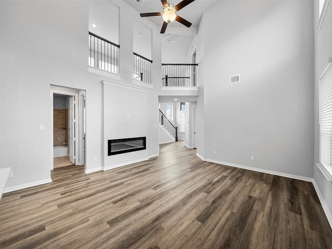 Building Photo - 3049 Elmwood St