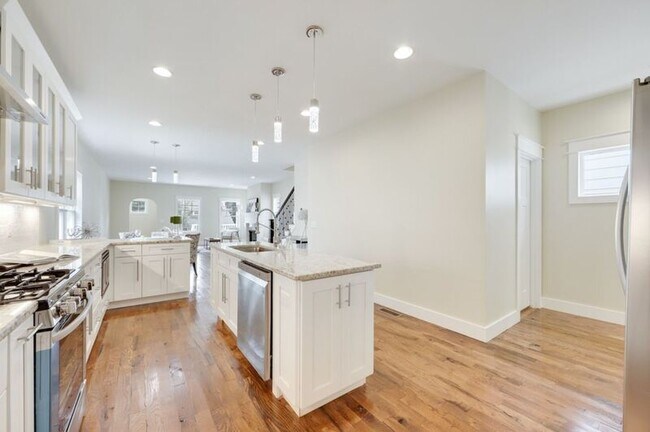 Building Photo - 1332 Lischey Ave