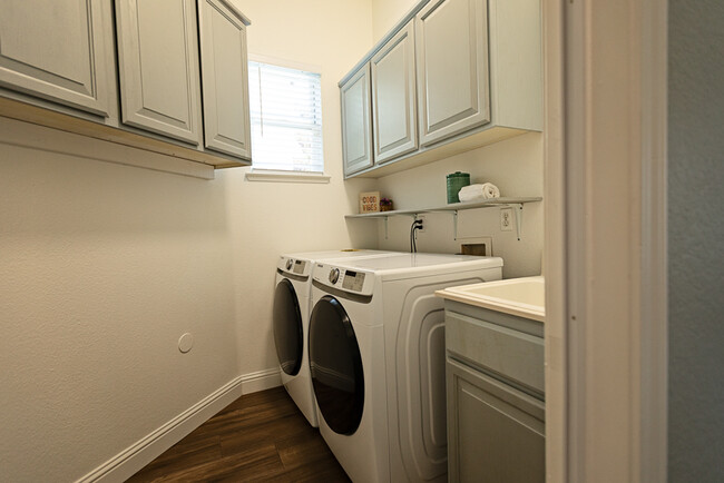 Building Photo - 563 Veneto Ct
