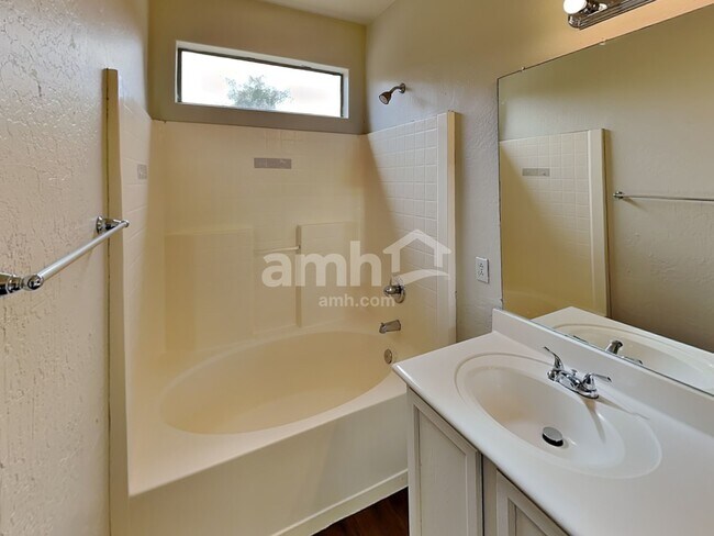 Building Photo - 12725 W Cheery Lynn Rd