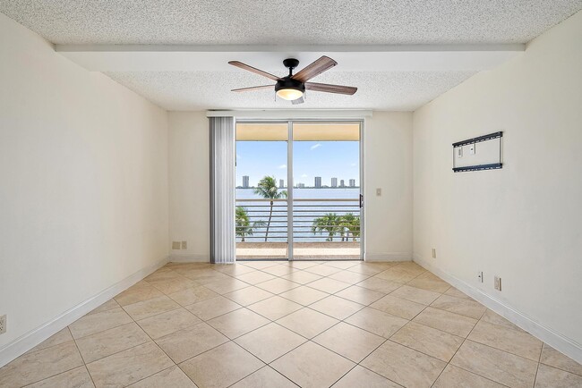 Building Photo - 105 Paradise Harbour Blvd