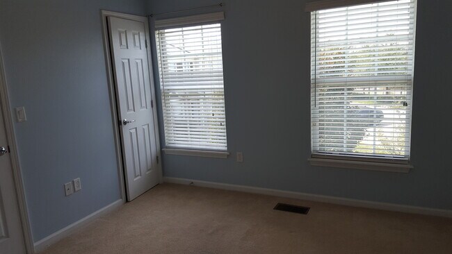 Building Photo - 11441 Summerview Cir