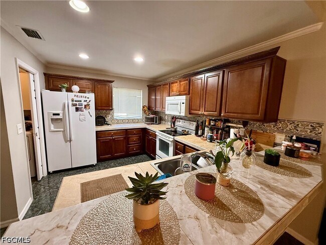 Building Photo - 1713 SW 10th Pl