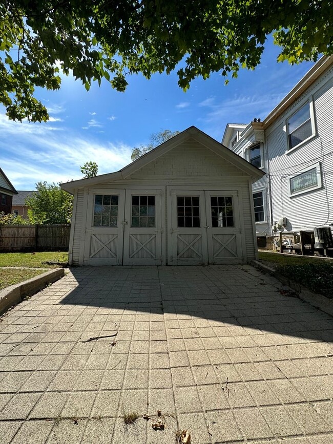 Building Photo - NORWOOD - Immaculate 1 bed efficiency unit on top floor of 4 family