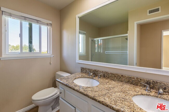 Building Photo - 6032 Sandbrook Dr