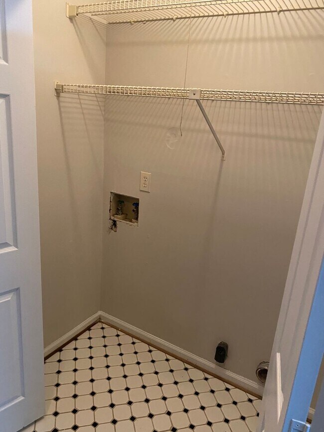 Building Photo - Townhome Available @ Sweetwater Condos!