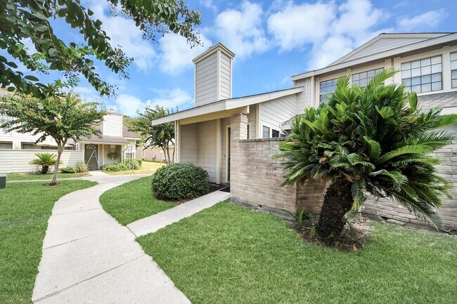 Building Photo - 6281 Ludington Dr