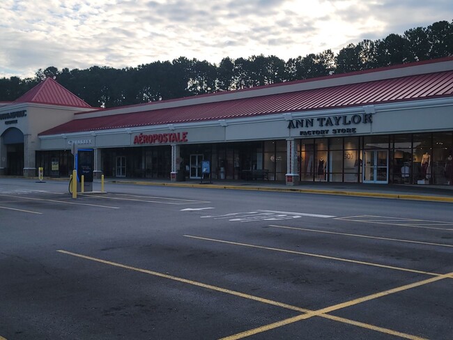 Building Photo - Build to Rent 4 Bdrm Lake Access - Luxury flooring -Stainless steel appliance - Covered Porch