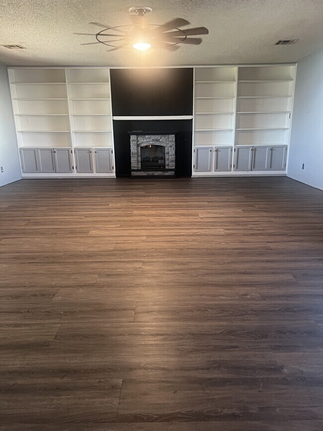Building Photo - 403 SW 45th St