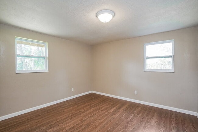 Building Photo - "Charming 3-Bed Sanctuary with Scenic Views in Floral City - 1608 Sq Ft of Comfort!"
