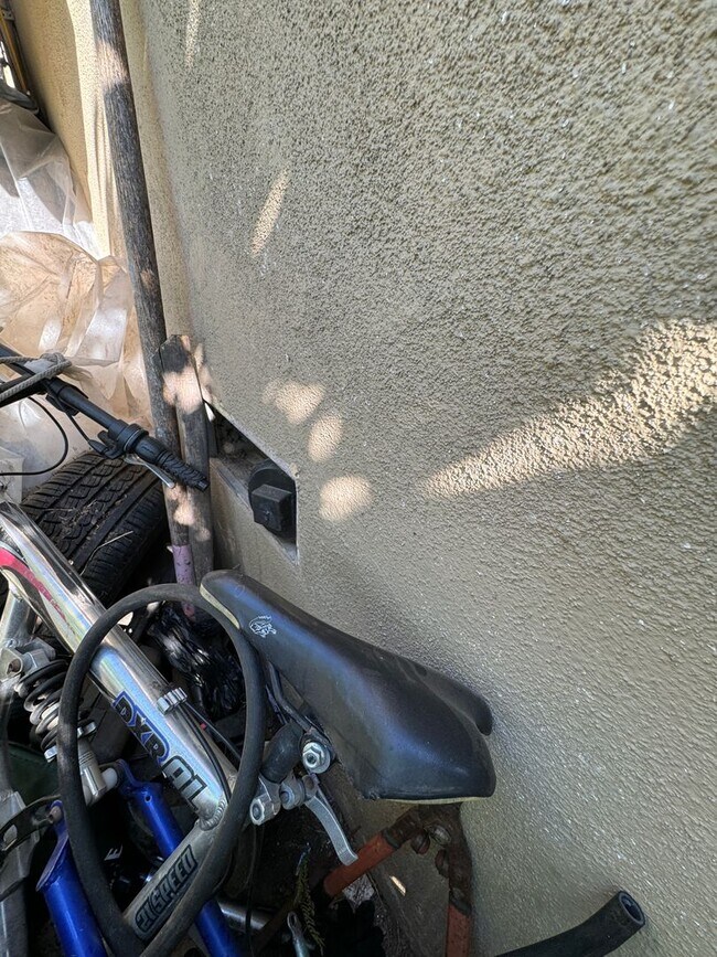 Building Photo - La Habra Duplex