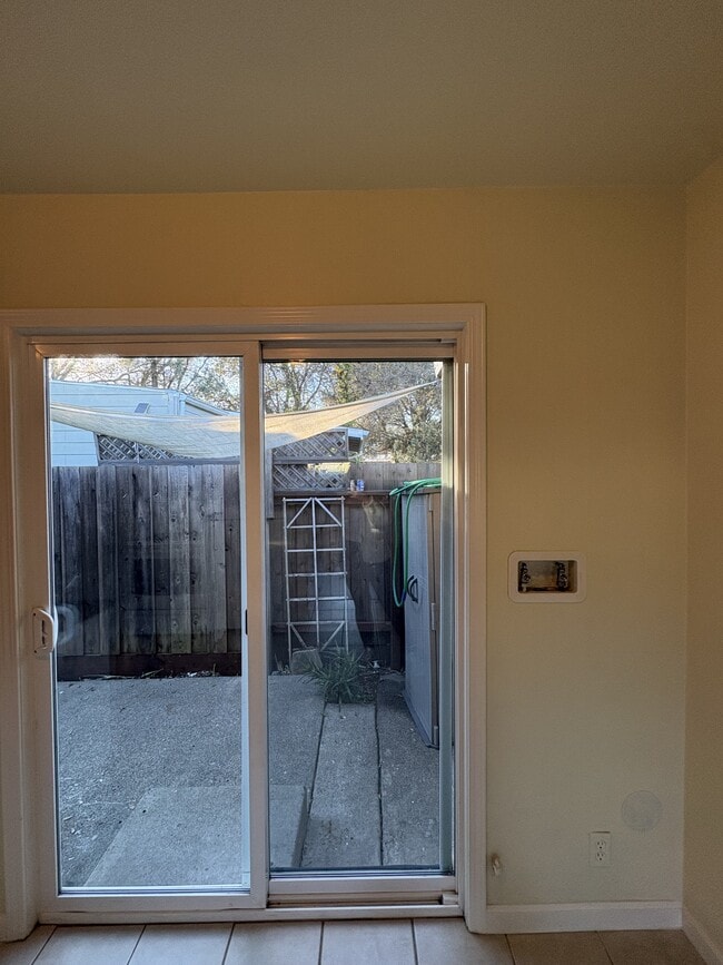 Building Photo - 9 10th St