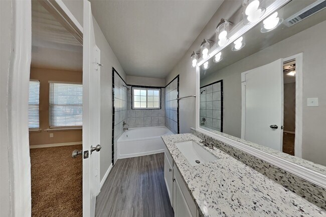 Building Photo - 7402 Grackle Dr