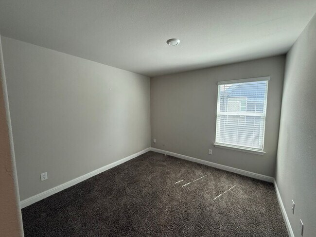 Building Photo - 701 Trinity Pk Trl