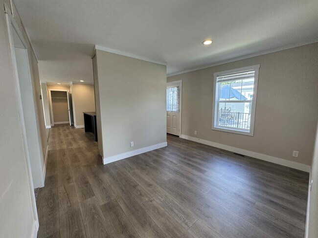 Building Photo - 48571 Lakeview Cir