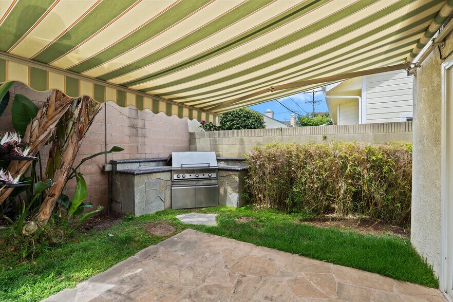 Building Photo - 2212 Curtis Ave