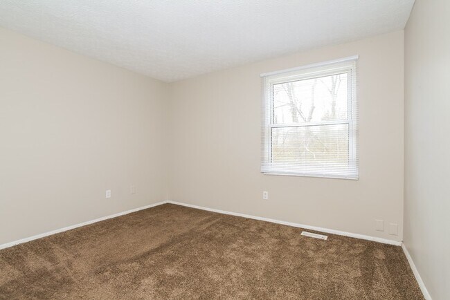 Building Photo - Beautiful Tri-Level Home!