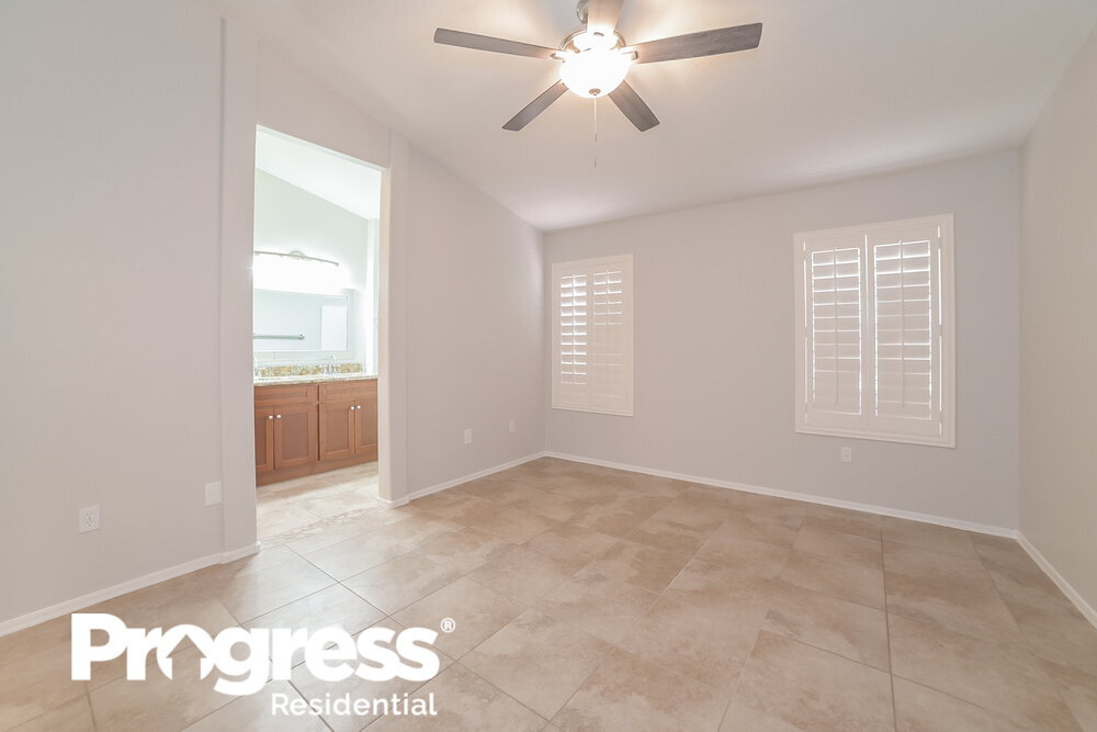 Building Photo - 323 N Ocean Dr