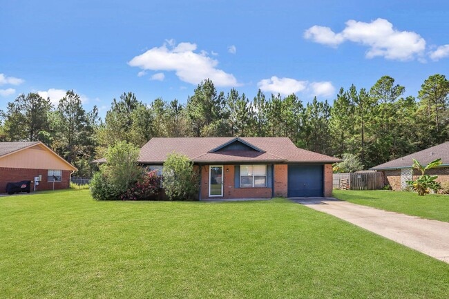 Building Photo - AVAILABLE EARLY OCTOBER [DOG FRIENDLY]