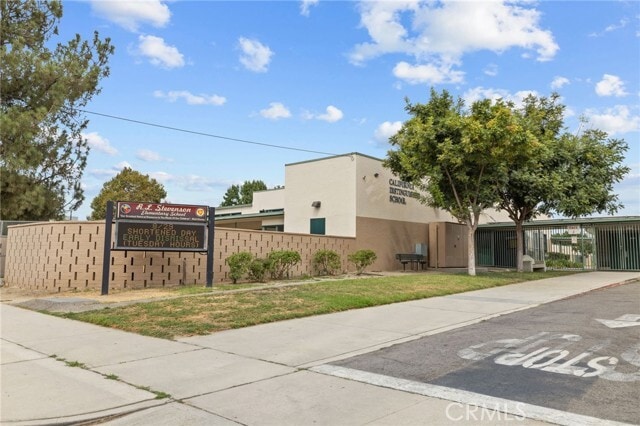 Building Photo - 675 N Rosemary Ln