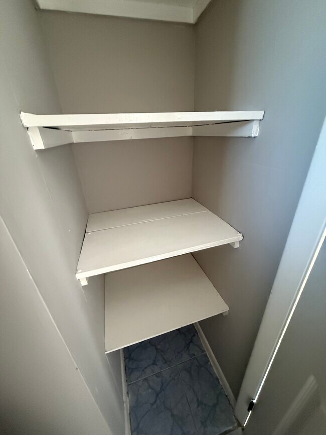 Primary Photo - 438 Roseland Dr