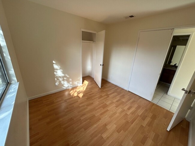 Building Photo - Beautiful 3 Bedroom 2 Bath Home, Private Yard, 2 car attached garage