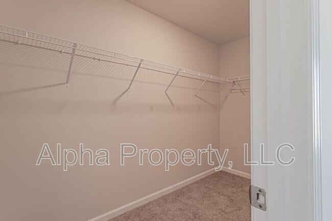 Building Photo - 540 Yellow Fox Rd