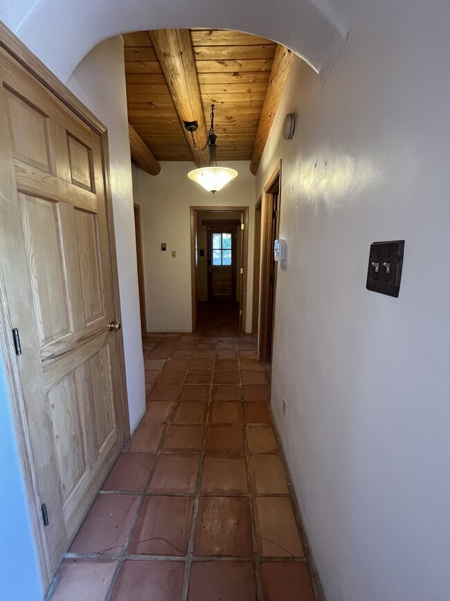 Building Photo - 120 Los Cordovas