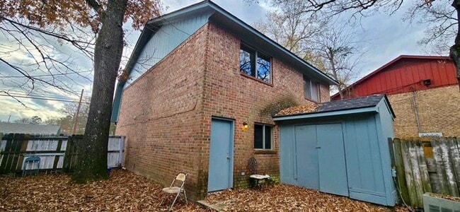 Building Photo - Tour Today! 2/1.5 Townhome in Longview
