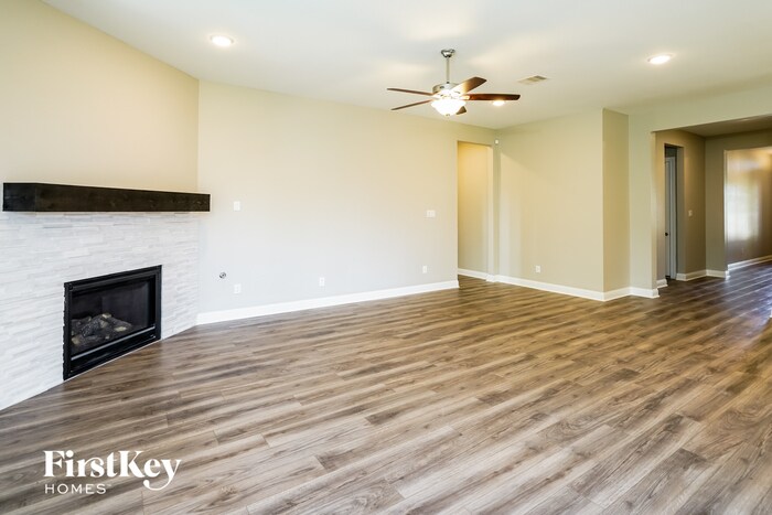 Building Photo - 5003 Wooded Lake Dr