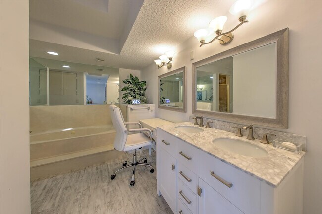 Building Photo - 4949 N Hwy A1A