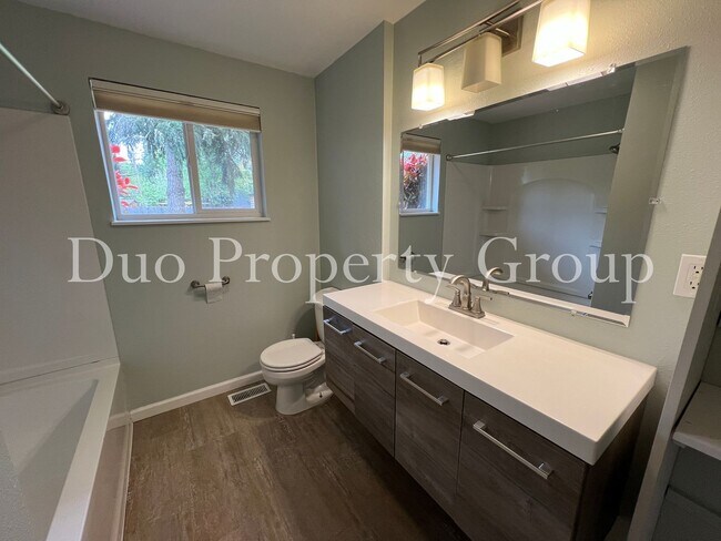 Building Photo - Edgewood South Eugene Home