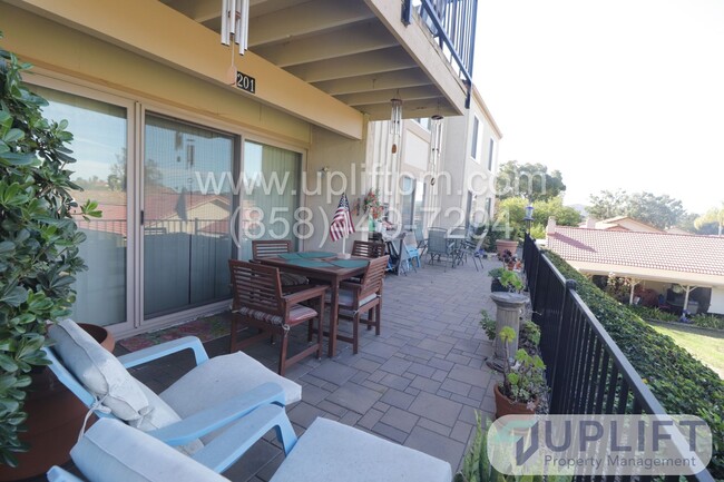 Building Photo - 2 BED 2 BATH CONDO WITH BONUS ROOM IN THE ...