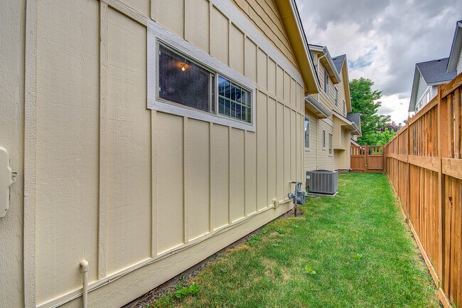 Building Photo - Beautiful Home In Hidden Springs