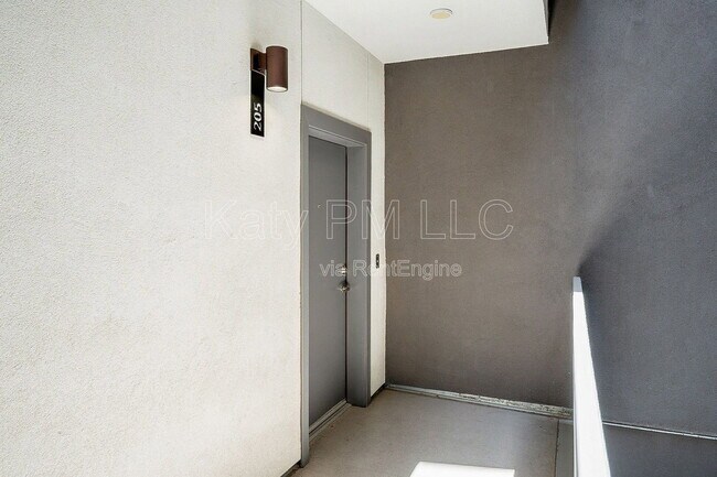 Building Photo - 1130 N 2nd St