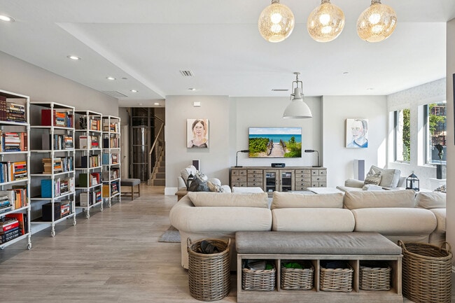 Building Photo - 1135 3rd Ave S