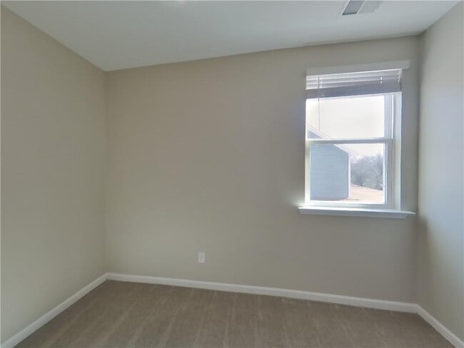 Building Photo - 173 Everett Sq