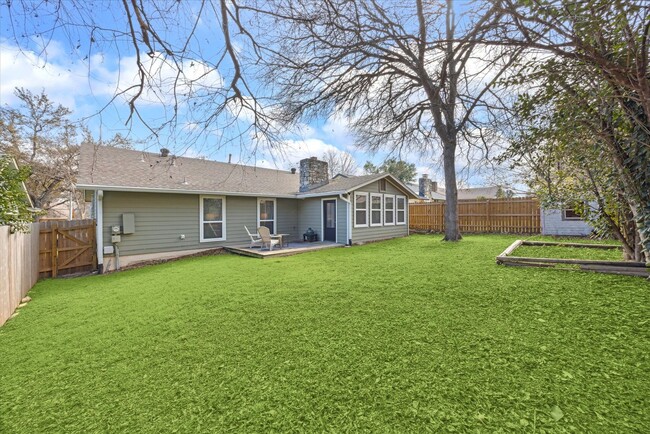 Building Photo - Beautiful 3/2 in Mesa Park available March...