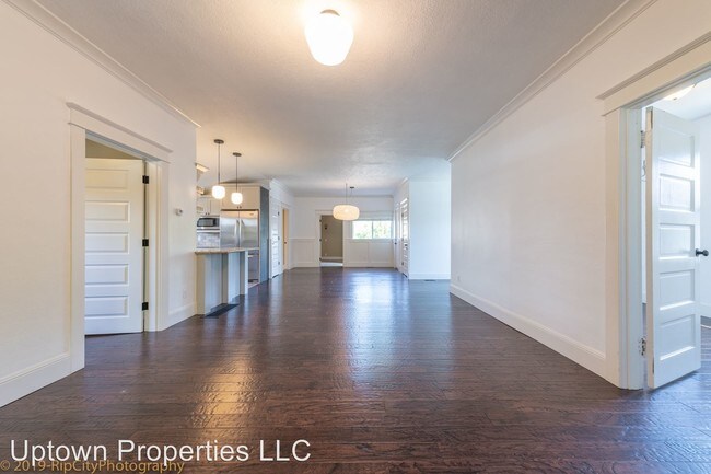 Building Photo - 2951 N Willamette Blvd