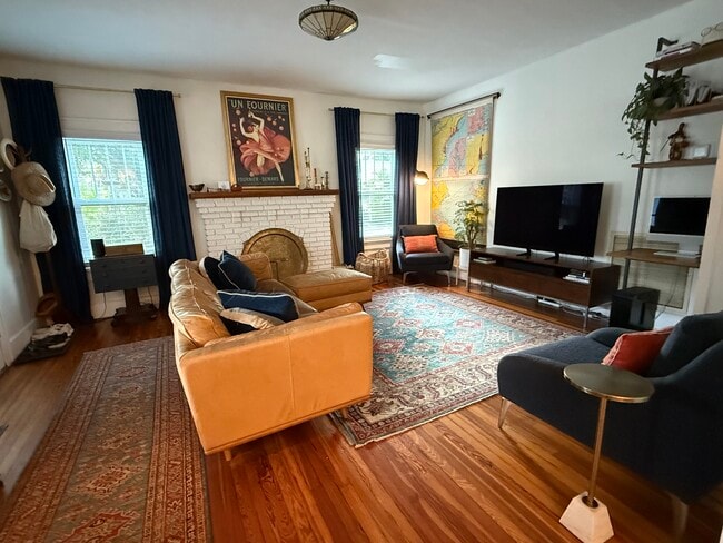 Building Photo - 557 7th Ave N