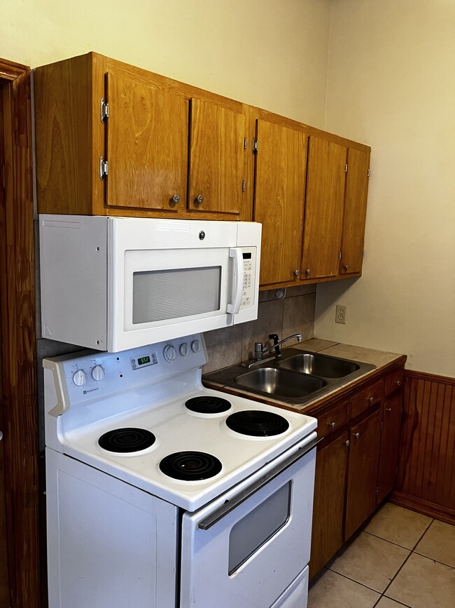 Building Photo - 174 Golden Meadow Dr