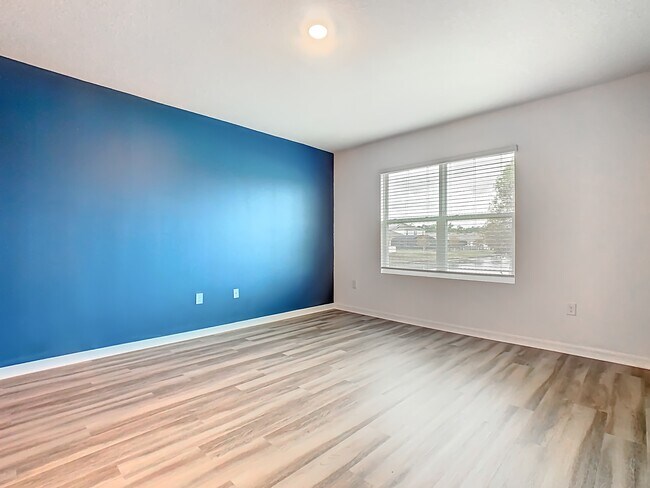 Building Photo - 3348 Perennial Ln