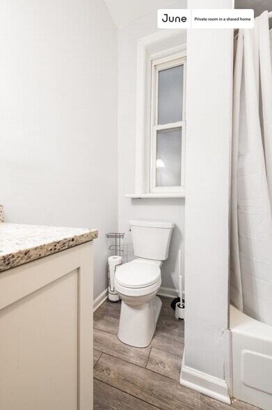Building Photo - Room in Shared 3 bed/2 bath home