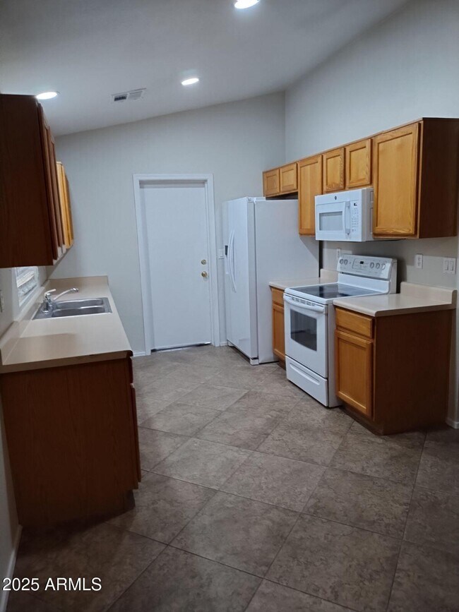 Building Photo - 13018 W Avalon Dr