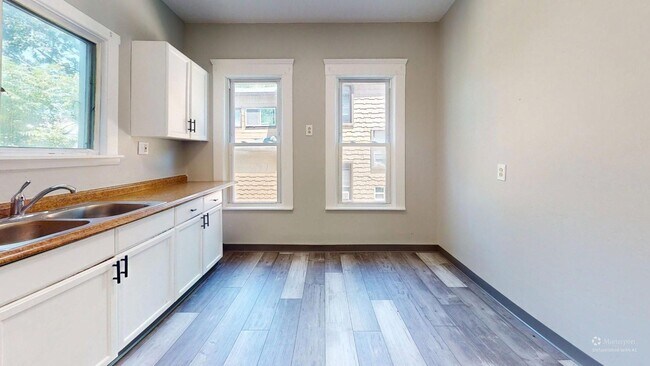 Building Photo - Cudell/West Blvd neighborhood; 4 bedroom/1 bath single family house for rent!