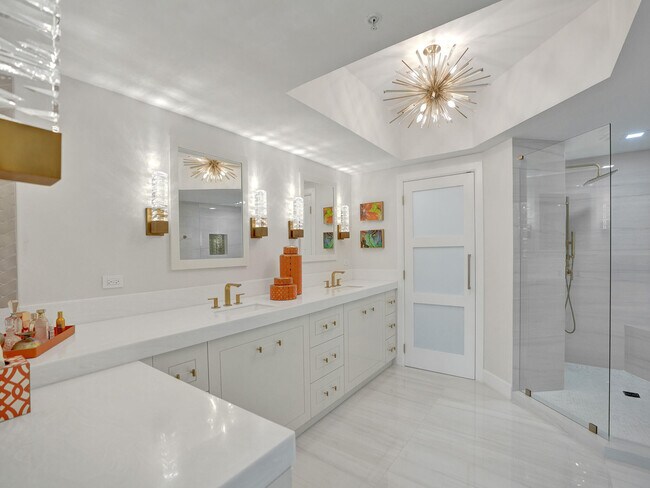 Building Photo - 411 N New River Dr E