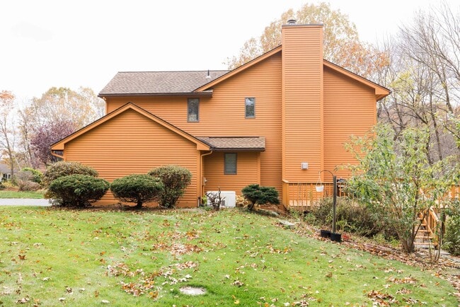 Building Photo - 18 Clifford Ave